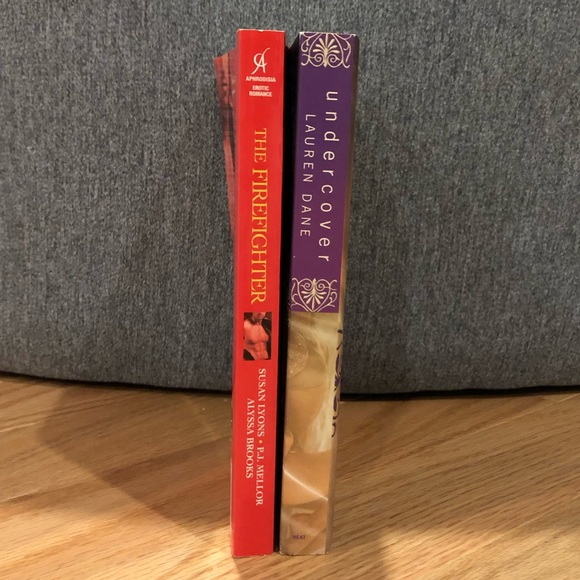 Set of two steamy romance novels - Picture 3 of 7